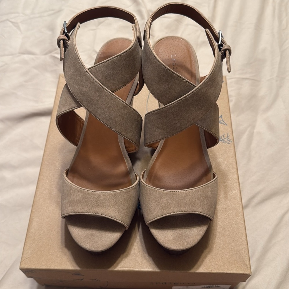 Women's Tan Wedge Sandals